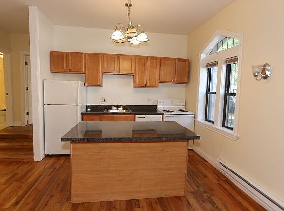 4th image of 635 W Barry Ave #G