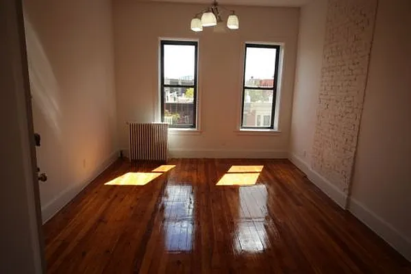 Rented by Metropolitan Realty | media 3