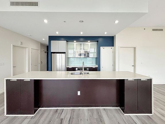 5th image of 575 6th Ave Unit 1403