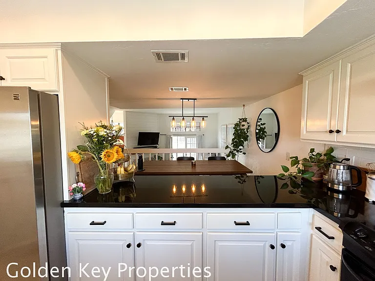 2372 Altisma Way #B — Photo 4