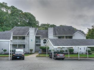 31 Chase Oaks Ct #28, Groton, CT 06340
