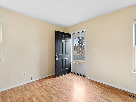 4th image of 1501 Charlestown Dr
