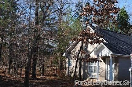 Detached building
						:
						This building has a one car garage, large bedroom and bathroom