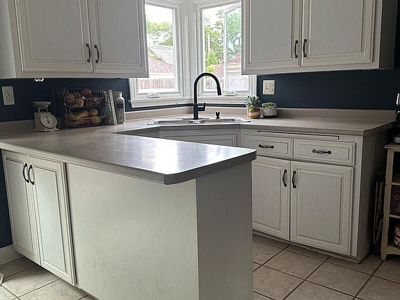 5th image of 5738 N Lydell Ave