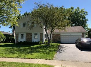 890 Shady Grove Ln, Buffalo Grove, IL