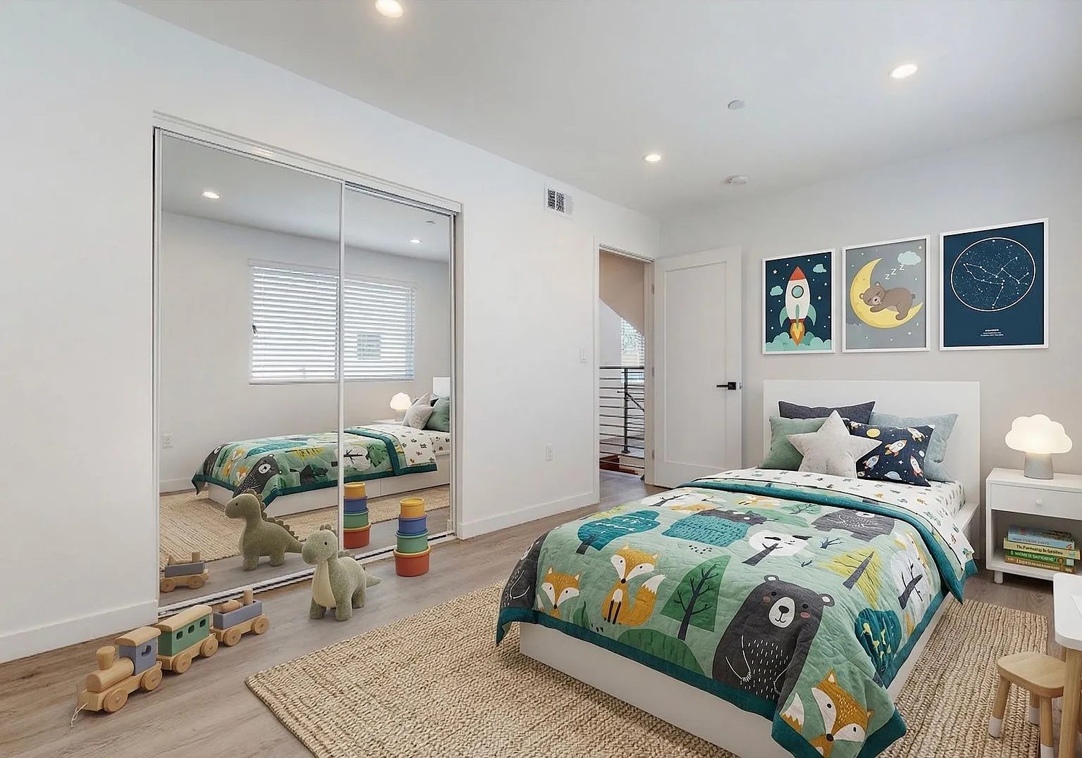 1435 Westmoreland Ave — Photo 3