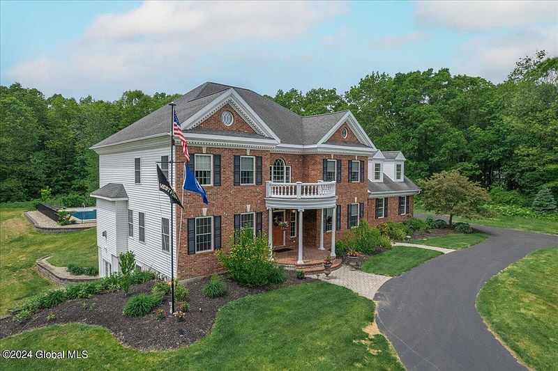 3rd image of 325 Beaver Street