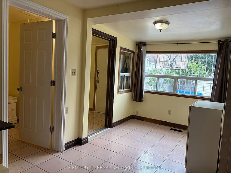 690 Jane St — Photo 2