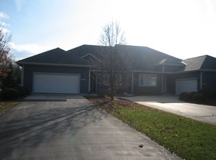 N48W16185 Lone Oak Ln, Menomonee Falls, WI