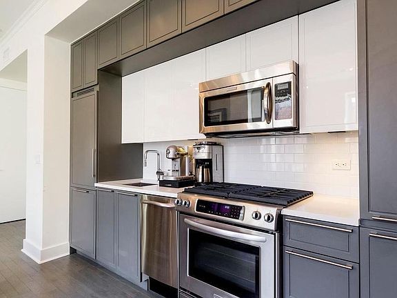 4th image of 416 W 52nd St #522