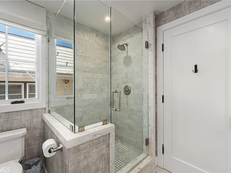 2037 E Ocean Blvd — Photo 21