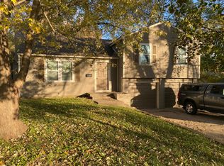 6815 Antioch Rd, Overland Park, KS 66204