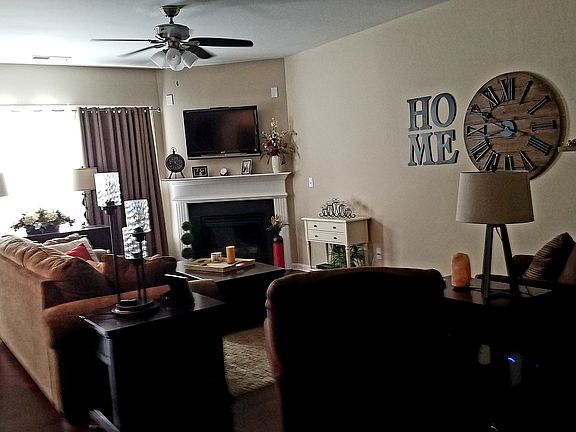 Family Room/Fireplace