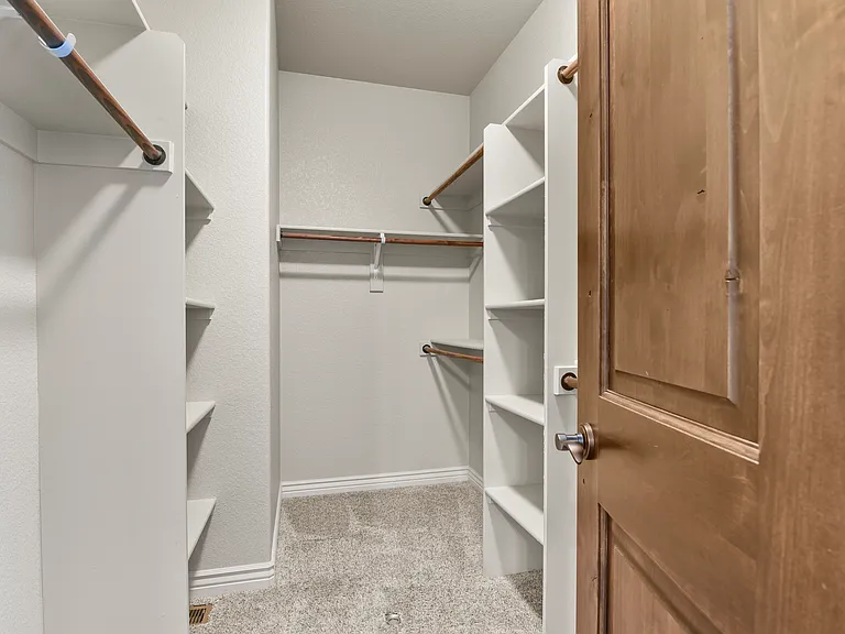 5440 Broadmoor Bluffs Dr — Photo 16
