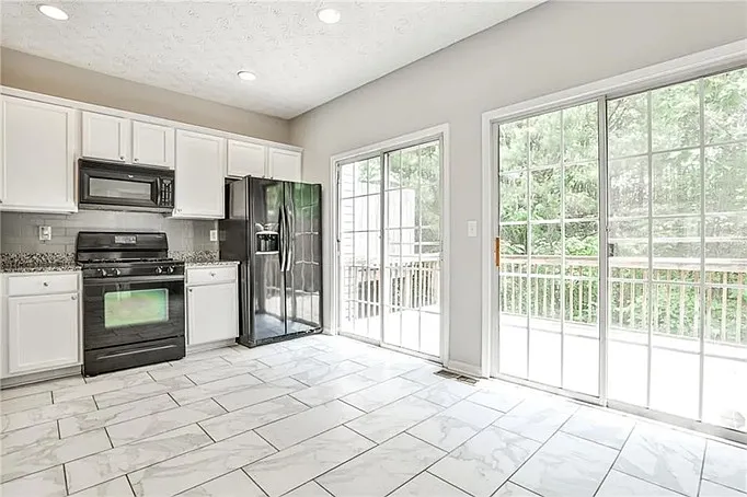 Celeste Ln SW — Photo 13