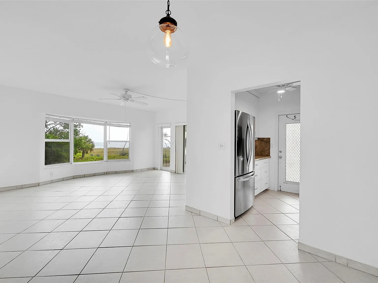 2 bed, 2.0 bath, 890 sqft, $3,200 — Photo 4