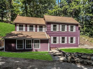 2 Daphne Ln, Centerport, NY 11721