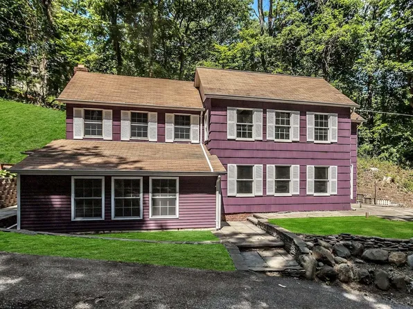 2 Daphne Lane, Centerport, NY 11721