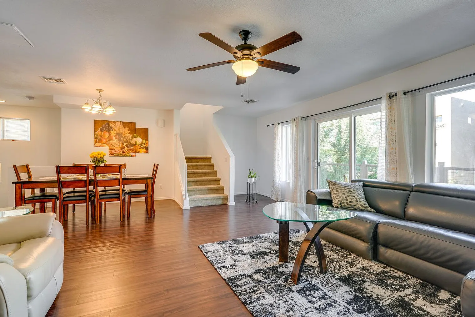 3 bed, 2.0 bath, 1399 sqft, $2,806 — Photo 3