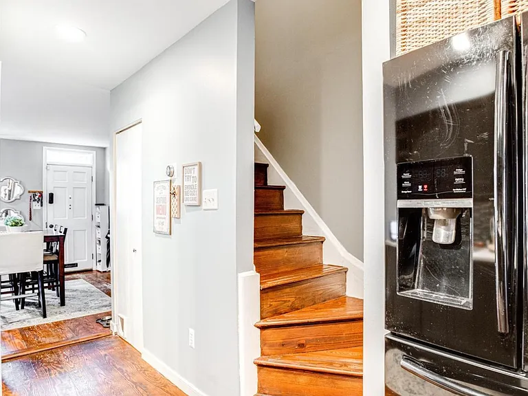 736 McHenry St — Photo 11