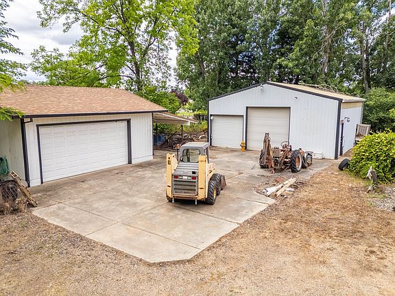 3rd image of 20436 Gas Point Rd