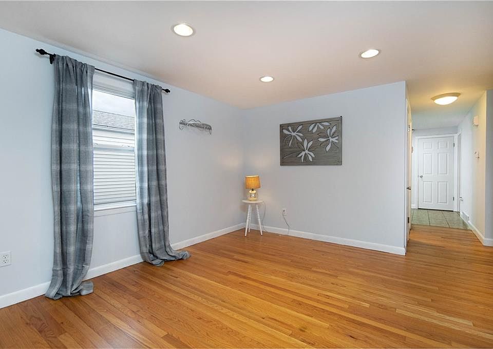 112 Macklin St, Cranston, RI 02920 Zillow