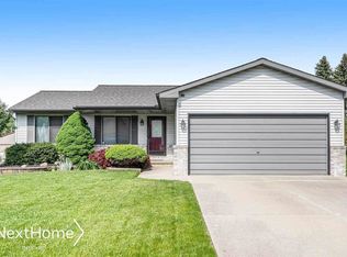 5028 Rockwood Dr, Grand Blanc, MI 48439