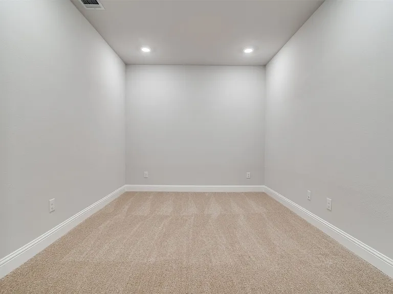 Neutral carpet flooring with light gray wall finishes and white baseboards