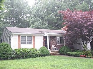 8 Lennon Rd, Lincoln, RI 02865