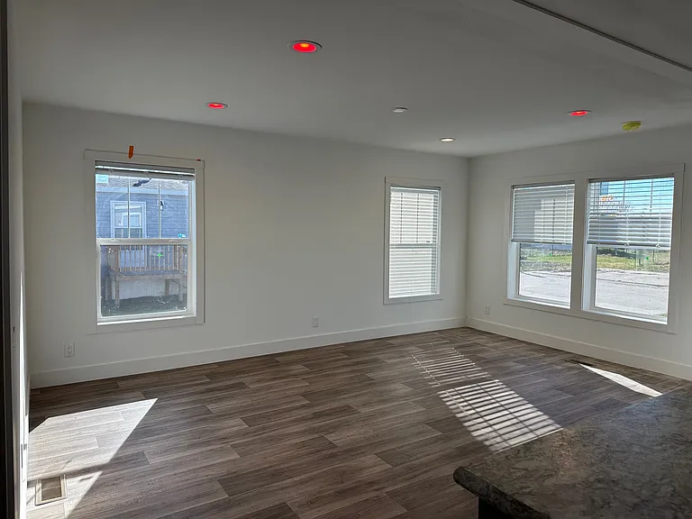 3618 Warren Ct — Photo 11
