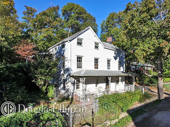 2nd image of 12 Arlington Ln