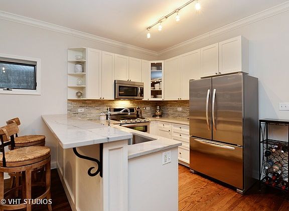 3rd image of 1630 N Bell Ave #1