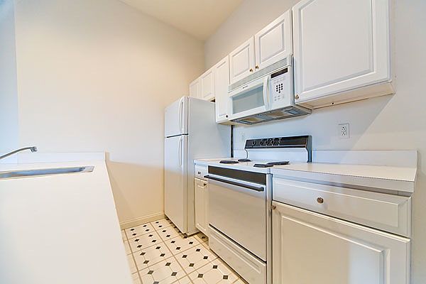 2nd image of 116 S 7th St APT 305