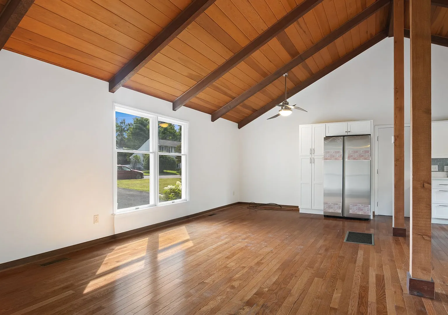 Welcome to this comfortable and spacious single-family home in the desirable Glade-Westover neigh... — Photo 3