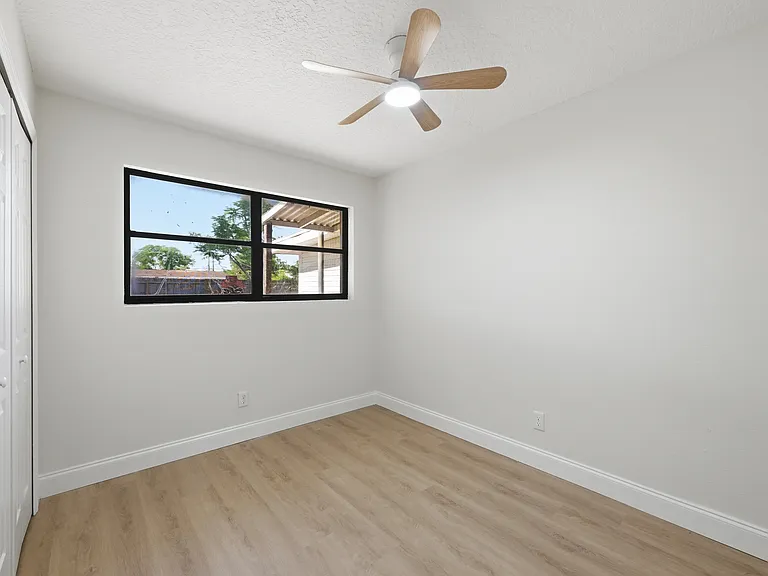 10945 Indies Dr S — Photo 20