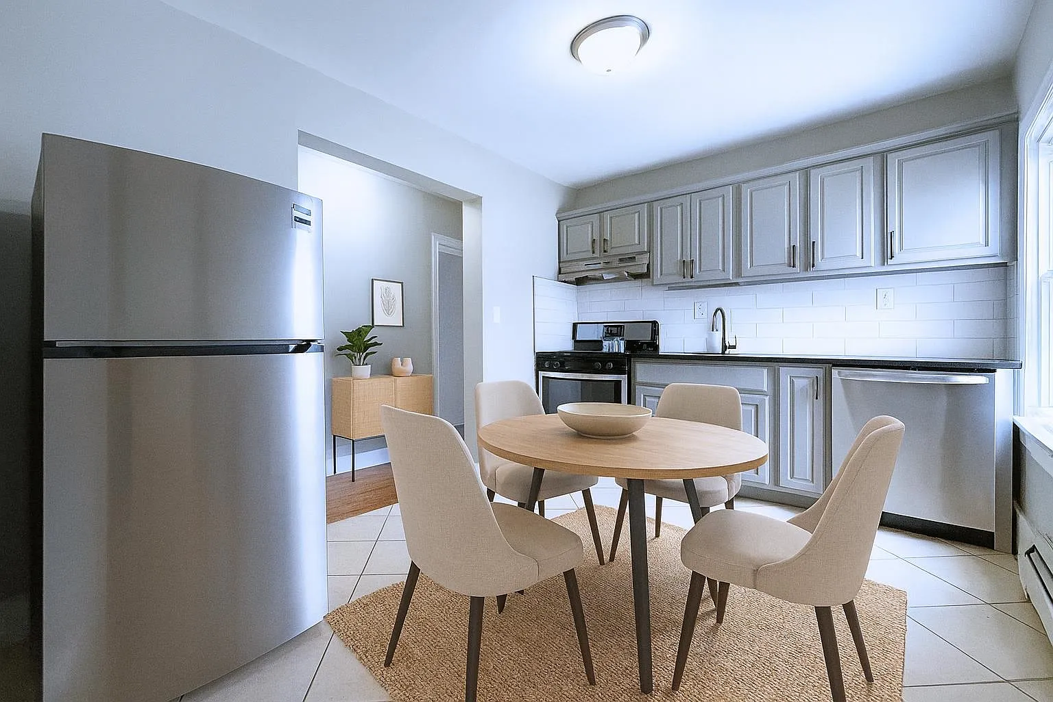 3 bed, 1.0 bath, $2,400 — Photo 3
