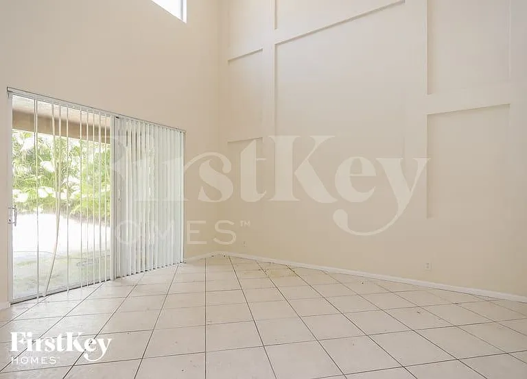 16337 SW 15th St — Photo 2