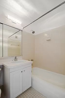 5th image of 636 Washington St APT 2B