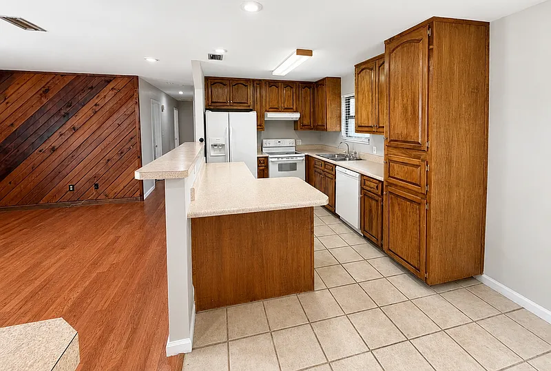 3 bed, 2.0 bath, 1278 sqft, $1,800 — Photo 3