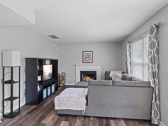 4th image of 10033 Alexia Dr