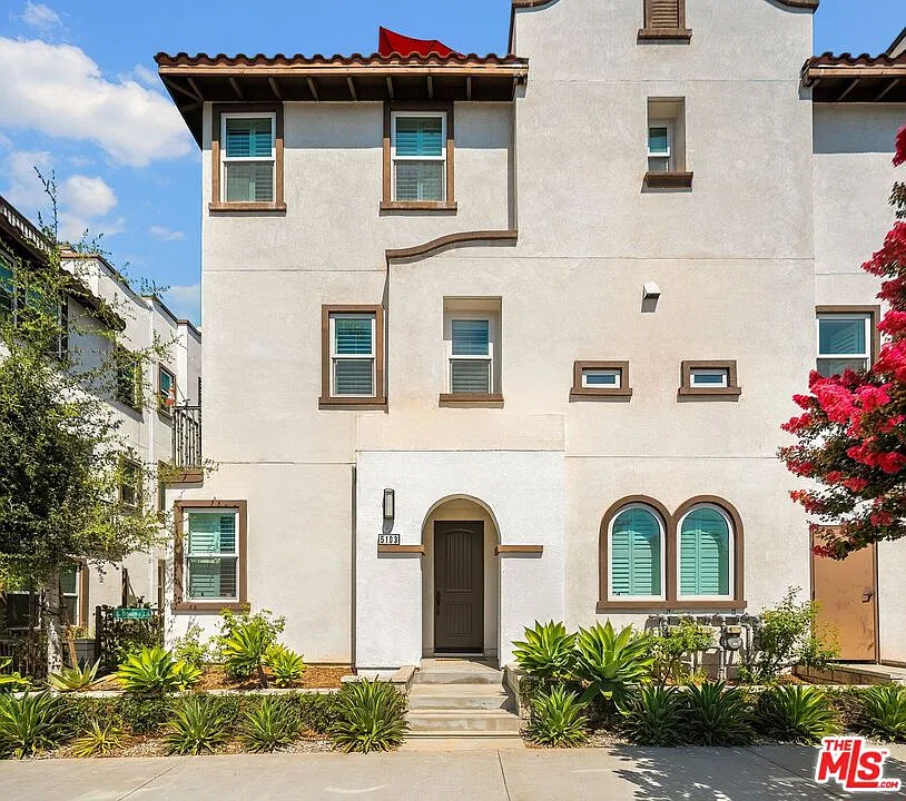 3 bed, 4.0 bath, 2163 sqft, $5,995 — Photo 2