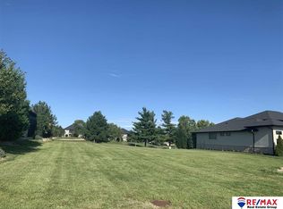 9720 Thornwood Cir, Lincoln, NE 68512
