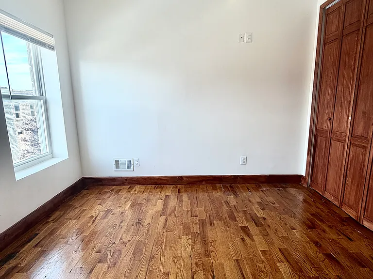 1819 N Port St — Photo 20
