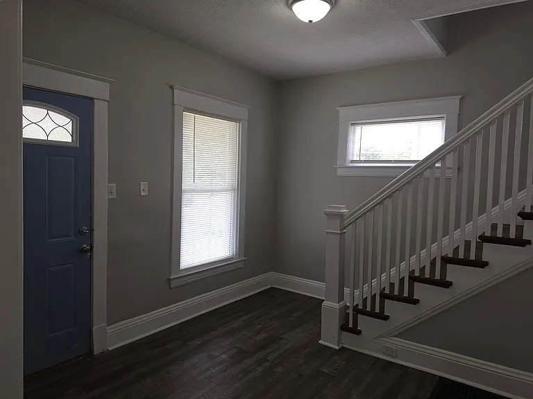 905 E Washington St — Photo 3