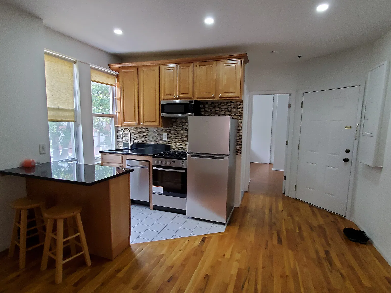 734 Adams St — Photo 3