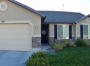 977 N Fox Hollow Dr, North Salt Lake, UT 84054