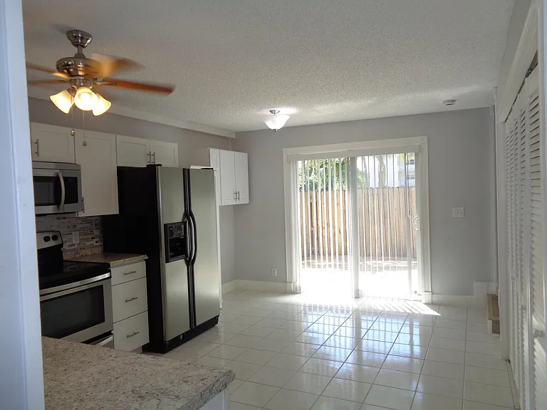 1917 NE 3rd St #103 — Photo 7