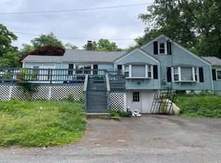 2 Holt Rd, Red Hook, NY 12571