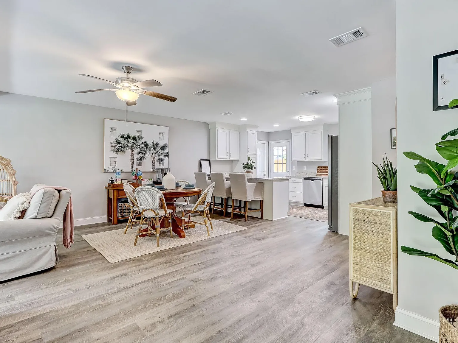 3 bed, 1519 sqft, $7,195 — Photo 3
