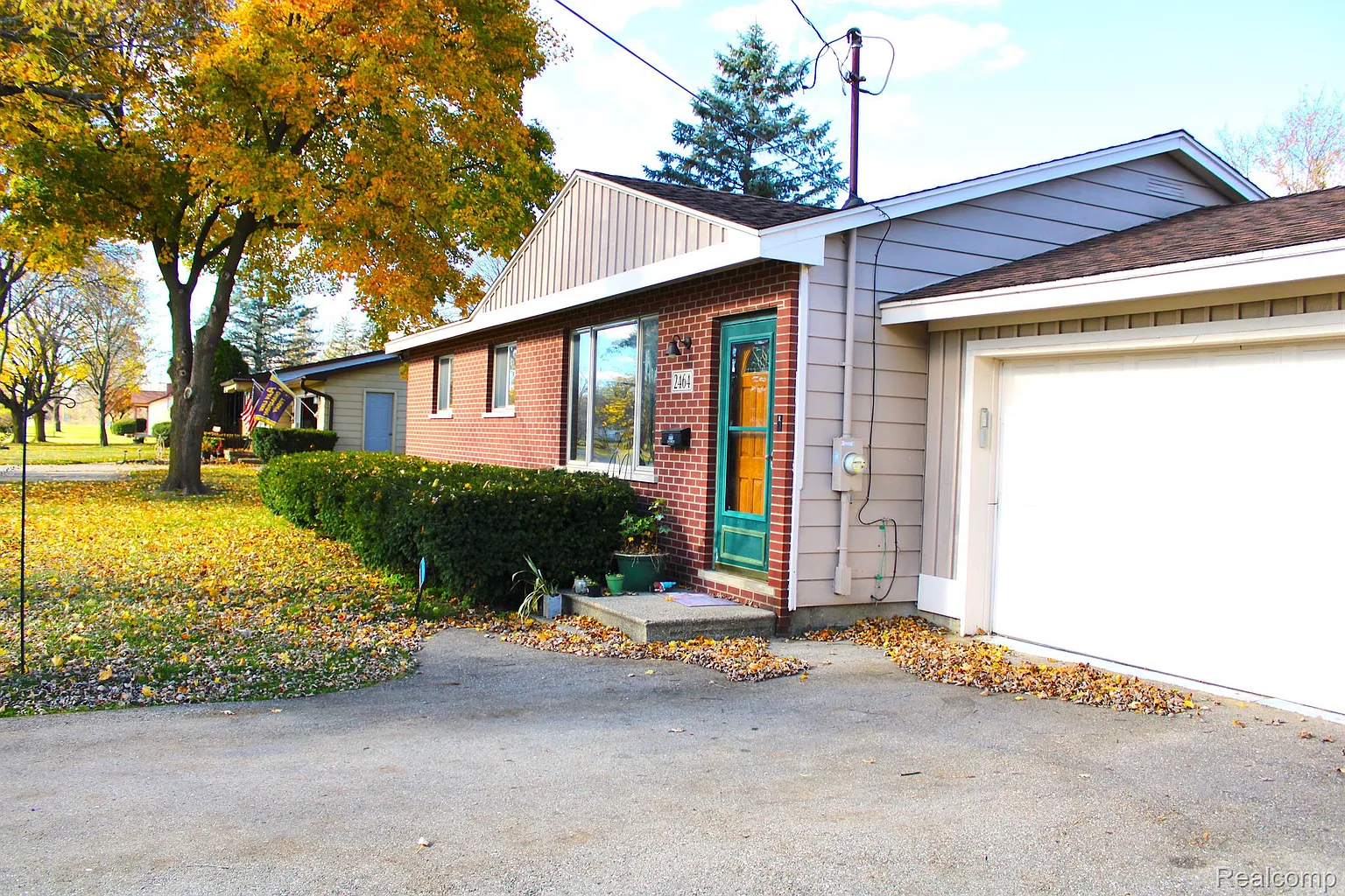 2464 W Maple Ave photo 1